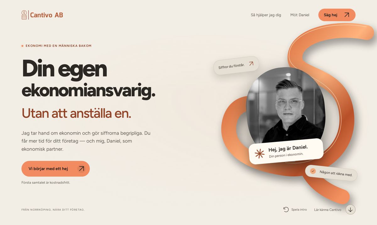 Startsidan på cantivo.se i en dator: rubriken Din egen ekonomiansvarig. Utan att anställa en., kopparbandet och ett porträtt av Daniel.