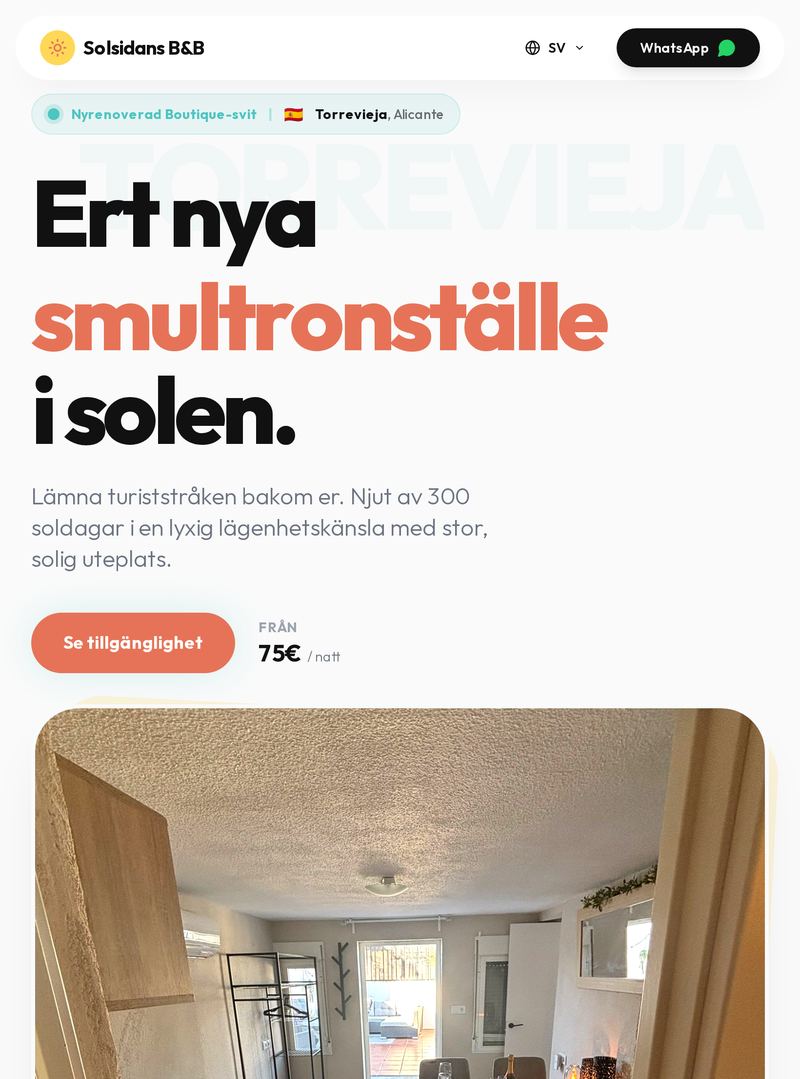 Startsidan på solsidans.se i en surfplatta: rubriken Ert nya smultronställe i solen, pris per natt och en bild från sviten.
